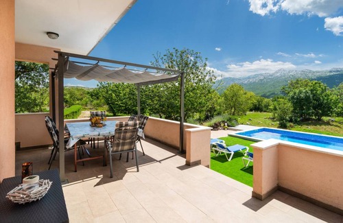 Dugopolje House | 153 m² House ∙ 5 bedrooms ∙ 11 guests