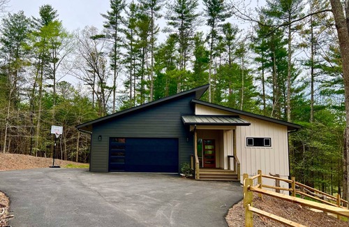 Weaverville House | 154 m² House ∙ 3 bedrooms ∙ 7 guests
