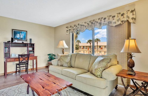 Cocoa Beach Condo | 155 m² Condo ∙ 3 bedrooms ∙ 8 guests