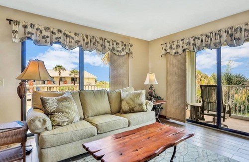 Cocoa Beach Condo | 155 m² Condo ∙ 3 bedrooms ∙ 8 guests