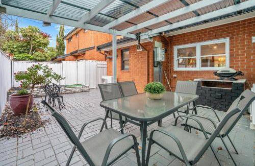Glenelg East House | 156 m² House ∙ 3 bedrooms ∙ 5 guests