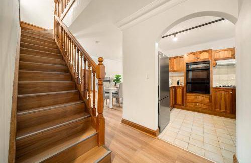 Glenelg East House | 156 m² House ∙ 3 bedrooms ∙ 5 guests