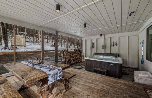 Berkeley Springs Ski Chalet | 157 m² Chalet ∙ 3 bedrooms ∙ 6 guests