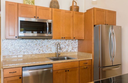 Napili Apartment | 157 Ten Star Reviews out of 157, AMAZING, Maui Magic, A206 with AC, BEACHFRONT