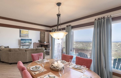 Castroville Condo | 158 m² Condo ∙ 3 bedrooms ∙ 7 guests