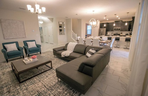 Davenport House | 1581 PD - Exquisite 6BR Haven: Private Pool