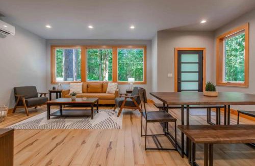 Warnick Ski Chalet | 15GS - Hot Tub - WIFI- Pets Ok