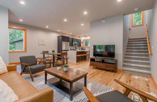 Warnick Ski Chalet | 15GS - Hot Tub - WIFI- Pets Ok