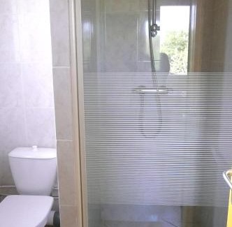Les Esterets du Lac House | 15mn de Cannes, Villa la Soleiade , Gite ,Lodge , type T2, clim, piscine, parking au Lac de Saint-Cassien VAR