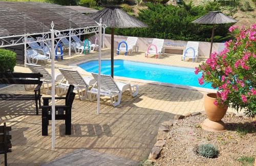 Les Esterets du Lac House | 15mn de Cannes, Villa la Soleiade , Gite ,Lodge , type T2, clim, piscine, parking au Lac de Saint-Cassien VAR