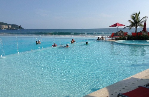 Ixtapa Condo | 15th Floor Condo overlooking pacific ocean