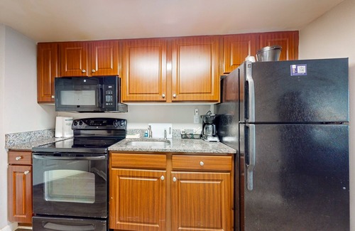 Myrtle Beach Apartment | 15th-floor oceanfront studio with pool, hot tub, AC, dog & snowbird-friendly