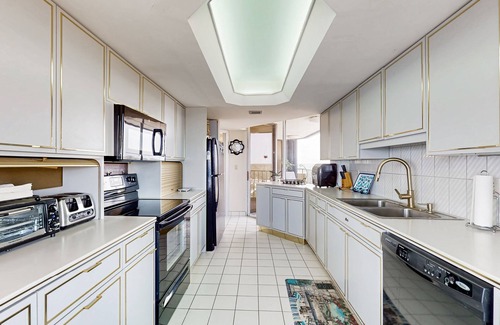 Myrtle Beach Condo | 15th floor oceanfront condo with private balcony, pool & beach access