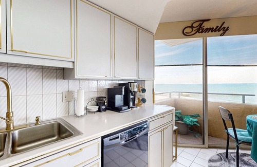 Myrtle Beach Condo | 15th floor oceanfront condo with private balcony, pool & beach access