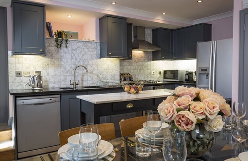 Salcombe Cottage | 16 COURTENAY STREET, family friendly, with a garden in Salcombe