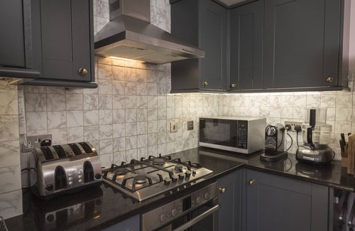 Salcombe Cottage | 16 COURTENAY STREET, family friendly, with a garden in Salcombe