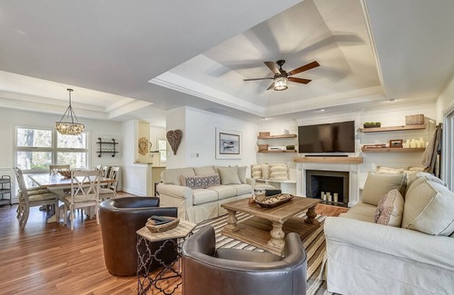 North Forest Beach House | 16 Ibis Street ~ 2 Screened Porches | 2nd Row to the Beach | Walk to Restaurants