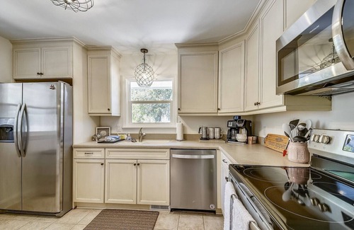 North Forest Beach House | 16 Ibis Street ~ 2 Screened Porches | 2nd Row to the Beach | Walk to Restaurants
