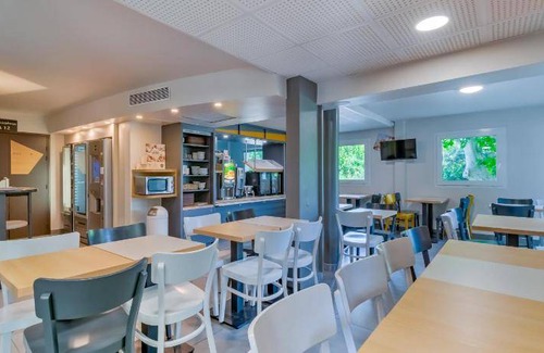 11th Arrondissement Hotel | 16 m² Hotel ∙ 4 guests