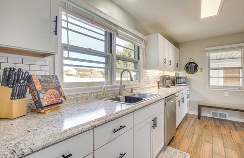 Newark House | 16 Mi to Buckeye Lake: Family-Friendly Newark Home