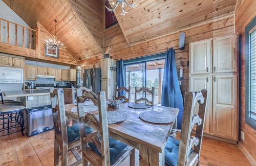 Ruidoso Cottage | 16 Mi to Ski Apache: Ruidoso Cabin Rental