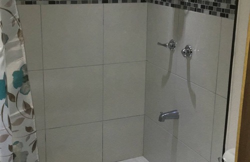 Georgetown Apartment | 16 stone Ave apt cambaville G/Town n2 min from movie town and the Giftland mall