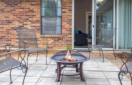 Northeast Carrollton House | 166 m² House ∙ 3 bedrooms ∙ 8 guests