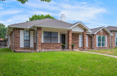 Northeast Carrollton House | 166 m² House ∙ 3 bedrooms ∙ 8 guests