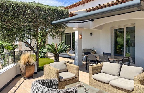 La Londe-les-Maures House | 160 m² House ∙ 3 bedrooms ∙ 7 guests