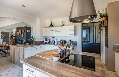 La Londe-les-Maures House | 160 m² House ∙ 3 bedrooms ∙ 7 guests
