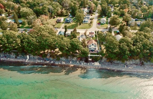 Lake Erie Beach House | 160 m² House ∙ 4 bedrooms ∙ 7 guests