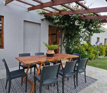 Swellendam House | 160 m² House ∙ 3 bedrooms ∙ 8 guests