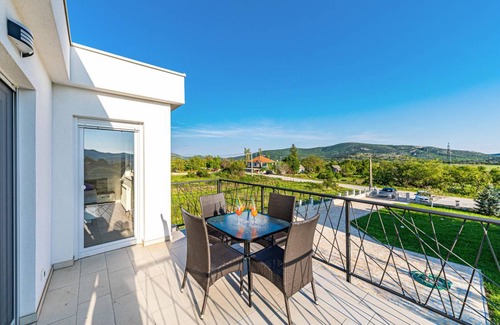 Neoric House | 160 m² House ∙ 4 bedrooms ∙ 6 guests