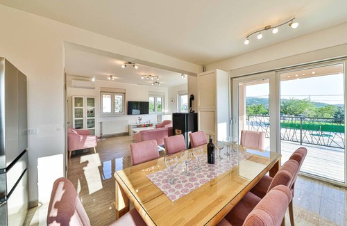 Neoric House | 160 m² House ∙ 4 bedrooms ∙ 6 guests