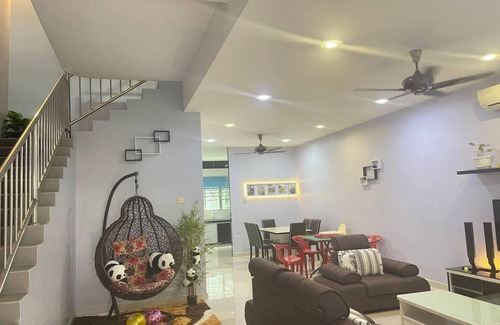 Asam Kumbang House | 160 m² House ∙ 4 bedrooms ∙ 12 guests