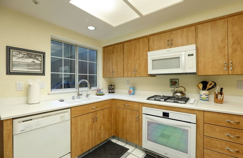 Downtown Condo | 160 Ocean View: 2 BR, 2 BA Condominium in Pismo Beach, Sleeps 8