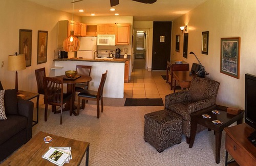 Kihei Condo | #162 Ground Floor Peak Ocean View New Stearns & Foster CA King Bed