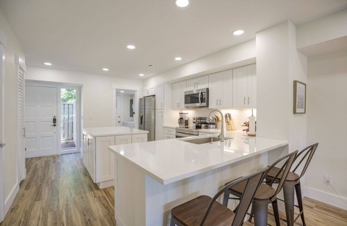 South Beach Villa | 1625 Port Villas: Water Views, Dock and Steps to the Salty Dog - Free Bikes
