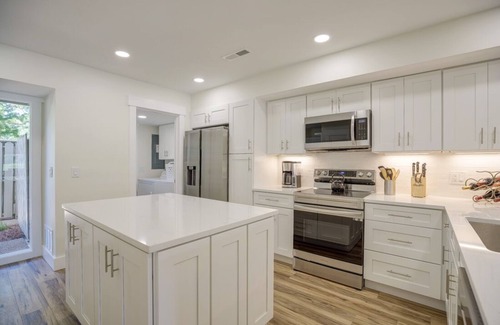 South Beach Villa | 1625 Port Villas: Water Views, Dock and Steps to the Salty Dog - Free Bikes
