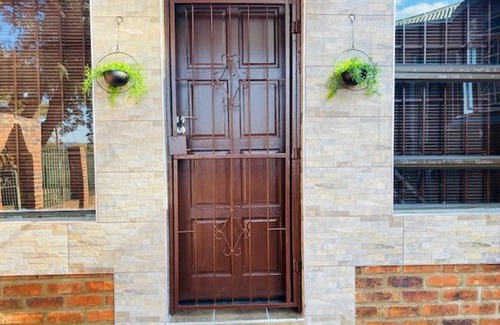 Bezuidenhout Valley Apartment | 163 Bez Apartment 11