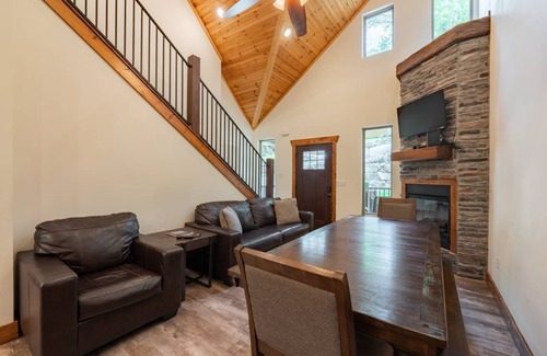 Indian Point Cabin | 163 m² Cabin ∙ 3 bedrooms ∙ 10 guests