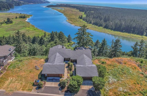 Pacific City House | 163 m² House ∙ 2 bedrooms ∙ 4 guests