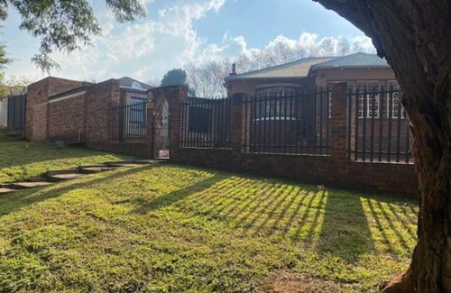Bezuidenhout Valley Apartment | 163 on Bez, Apartment 9