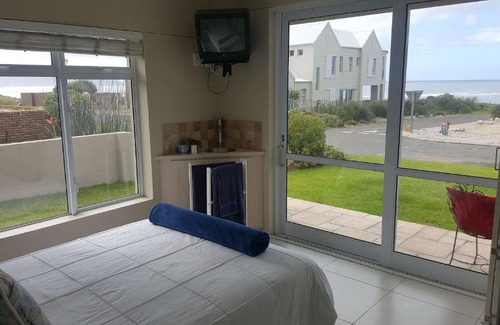 Kleinmond House | 164@Beach Road in Kleinmond