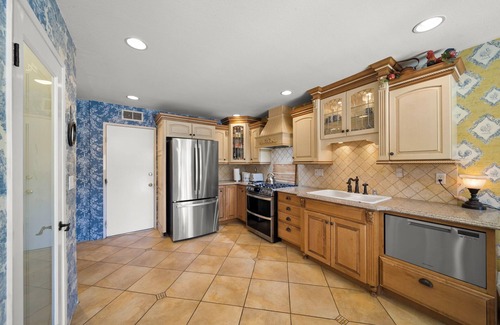 Valencia House | 164 Colorful Happy Home - Pool & Spa
