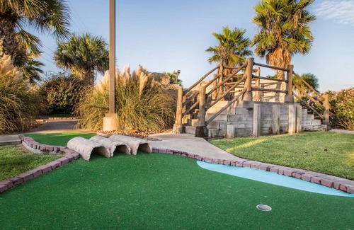 Pirates Cove Hotel | 165 m² Hotel ∙ 2 bedrooms ∙ 127 guests
