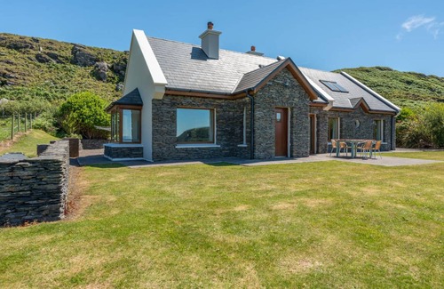 Cahirciveen House | 165 m² House ∙ 1 bedroom ∙ 8 guests