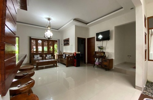 Sleman House | 165 m² House ∙ 3 bedrooms ∙ 6 guests