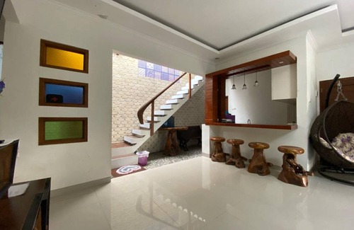 Sleman House | 165 m² House ∙ 3 bedrooms ∙ 6 guests