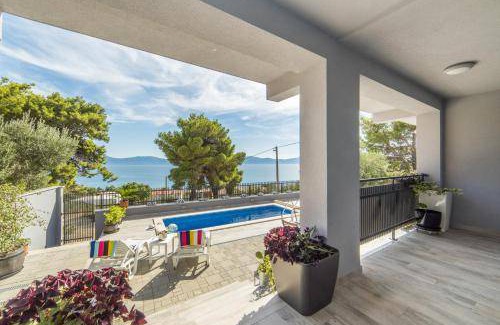 Gradac Villa | 165 m² Villa ∙ 2 bedrooms ∙ 6 guests